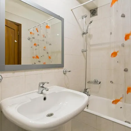 Lovelystay - Ayres With Terrace & Ac Porto