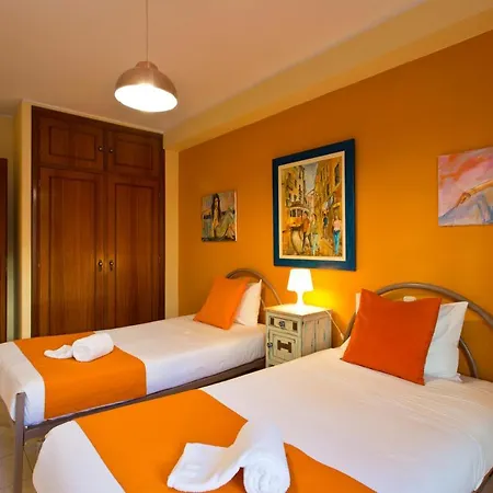 Lovelystay - Ayres With Terrace & Ac Apartment *