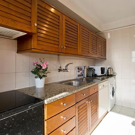 Lovelystay - Ayres With Terrace & Ac Apartment
